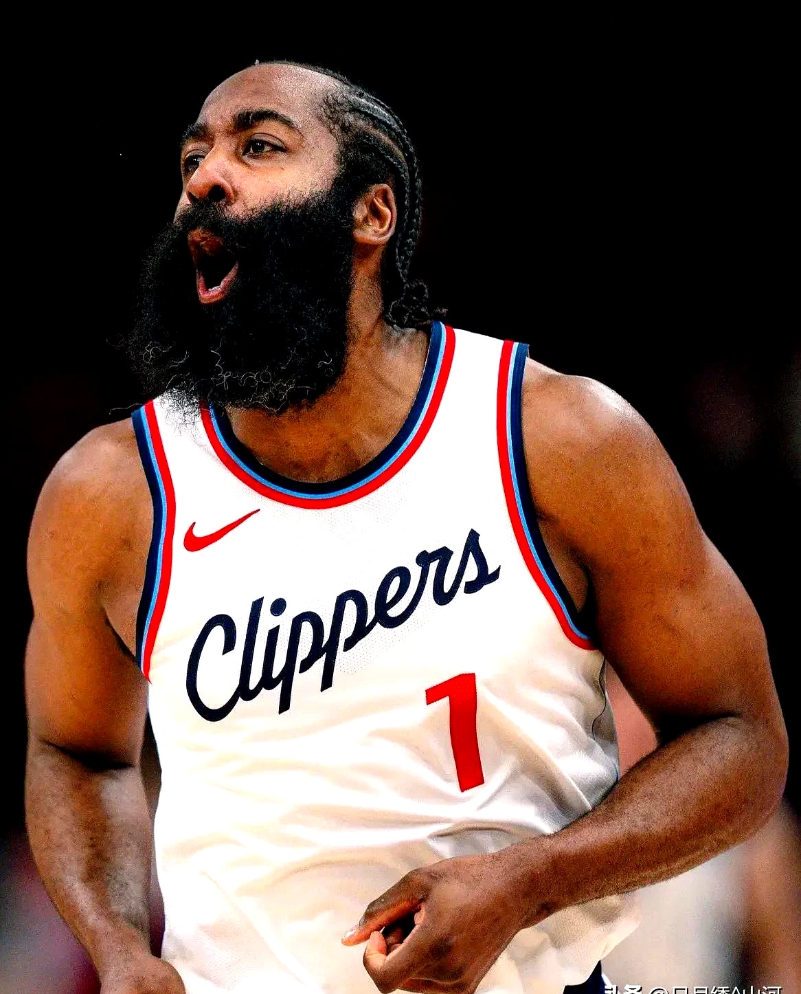 爱游戏电竞-领先优势明显引发热议！，哈登在切尔西比赛中战术调整引发球迷热议的简单介绍