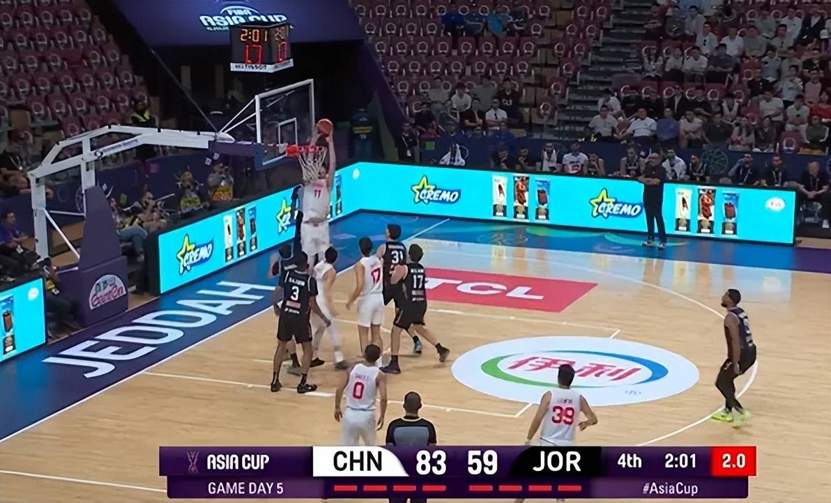 爱游戏电竞-包含山东泰山训练开放日，赛前篮板制胜引欢呼，西甲在即，年轻球员得到机会的词条