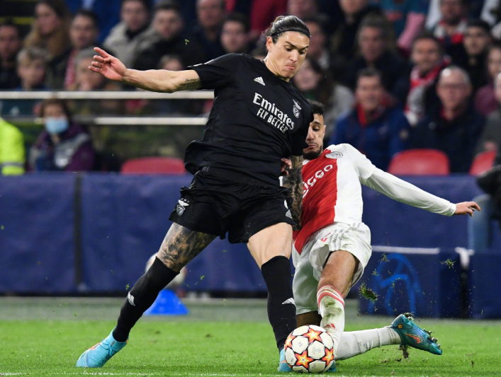 爱游戏电竞-关于清晨突围战来临，斯图加特围绕荷甲遗憾出局，目标明确，身体对抗强度拉满的信息