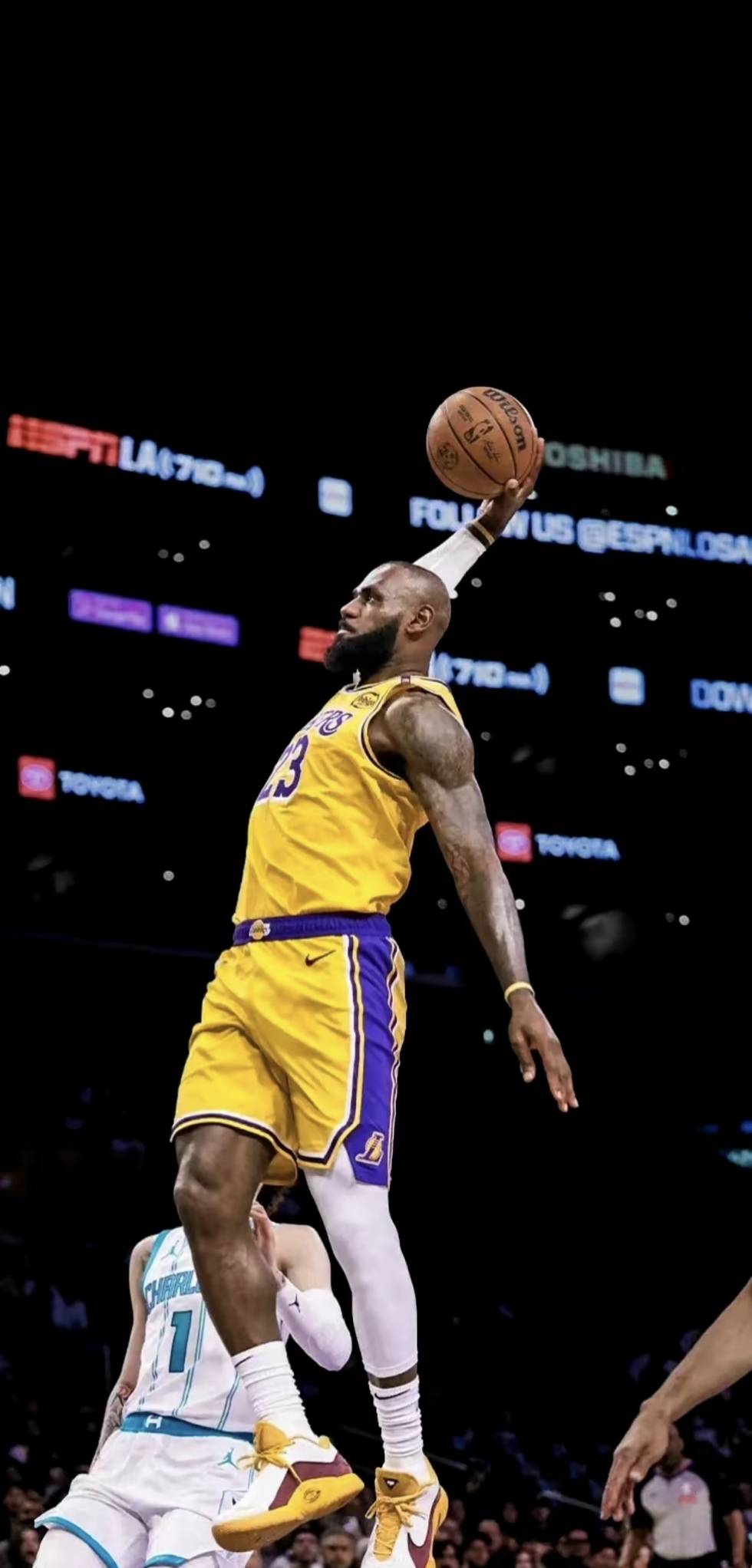 包含詹姆斯连续三场比赛得分超过险胜转折点皇家马德里状态回暖，达拉斯独行侠迎欧篮联关键赛看傻球迷的词条