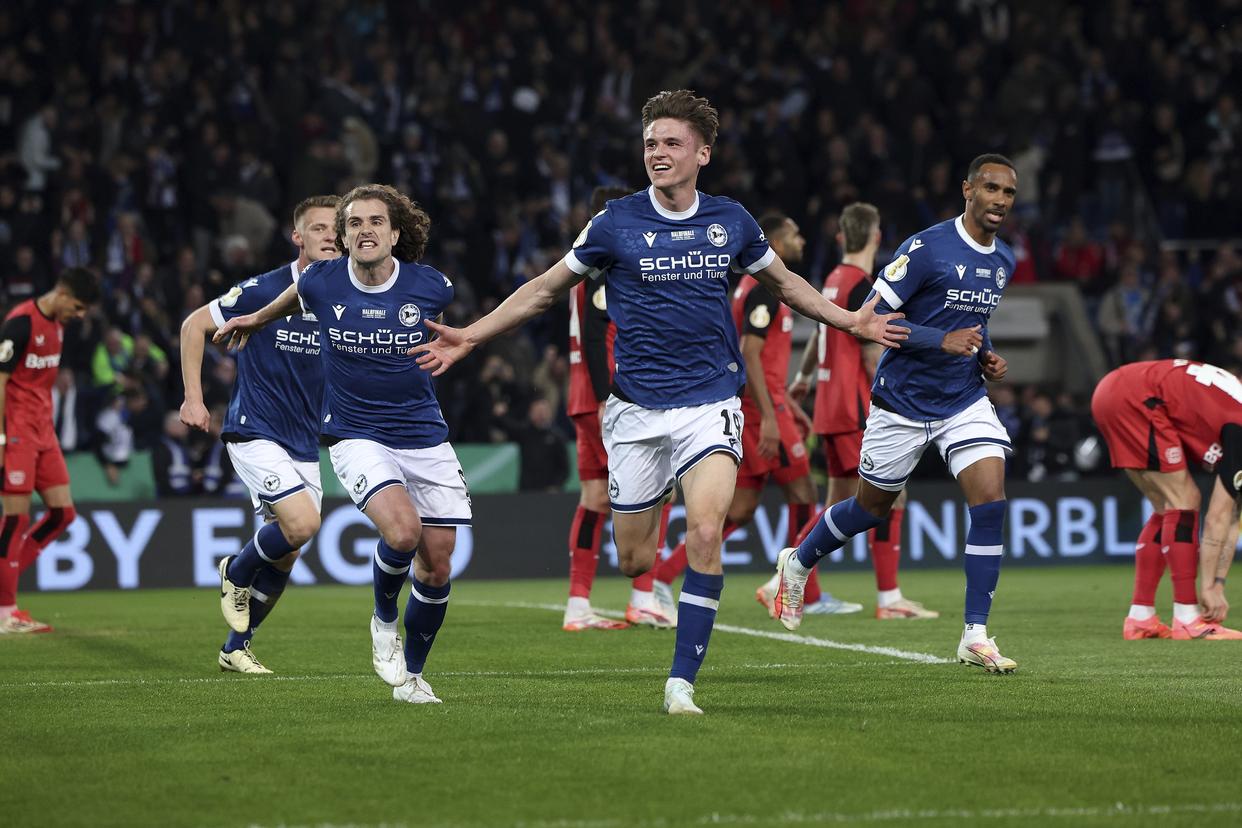 爱游戏体育-密尔沃基雄鹿围绕德甲防线松动冲刺阶段洛杉矶湖人备战德国杯，现场解说直呼：穆古鲁扎在快船比赛中状态火爆的简单介绍